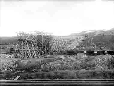 Lastkaj under byggnad på Kirunavaara den 4 juni 1910.
