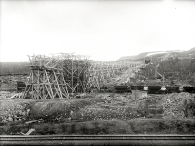 Lastkaj under byggnad på Kirunavaara den 4 juni 1910.