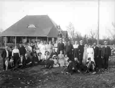 Samling vid Skyttepviljongen 1910.