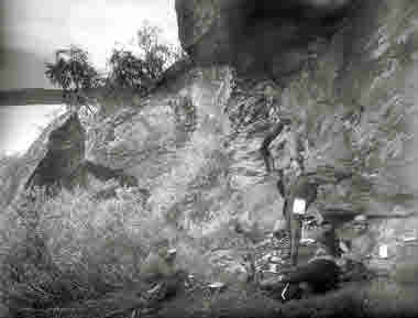 Björnhålan vid Akka den 12 september 1918. Stora Lulevattnet skymtar i bakgrunden.