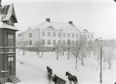 Centralskolan sett  från apoteket.1911