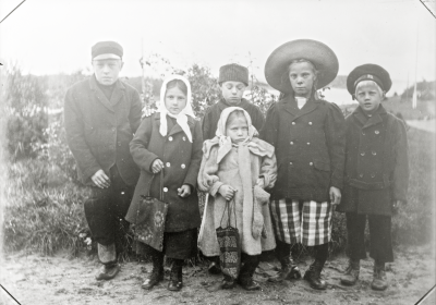 Barngrupp, sex syskon, år 1913.