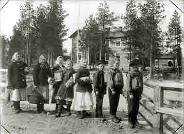 Hemförlovade barn från arbetsstugan i Jokkmokk år 1915.