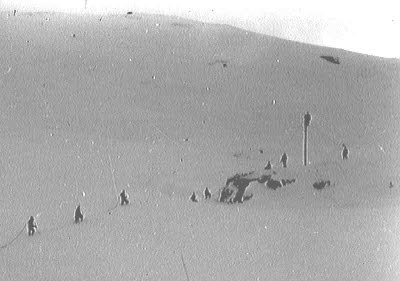 Militär? kabeldragning katterjokk?