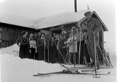 Skidentuaister vid Svenska Fjällklubbens stuga