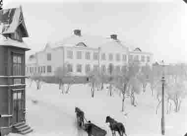 Centralskolan sett  från apoteket.1911