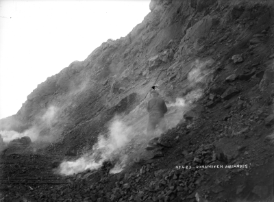 Arbetare antänder dynamit.9/7-1916