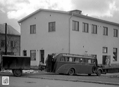 Kiruna, med gengasdrivna bussen som åker mellan Kiruna och Vittangi. Korsningen Adolf Hedinsvägen och Lestadiigatan(Gruvvägen) kvarteret krossen