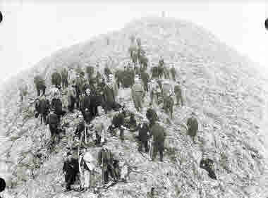 HjalmarLundbohm med studiegrupp på Kiirunavaara 1901 