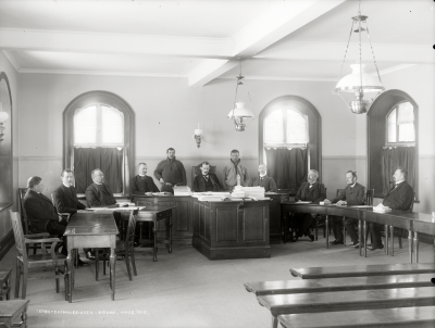 Renbeteskommissionen sammanträder första gången i tingshuset i Kiruna, mars 1910.
