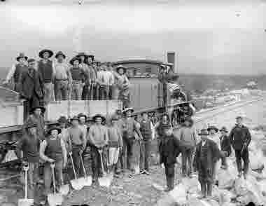 Rallarlag med gruståg utmed Riksgränsbanan omkring 1900 - 1902. 