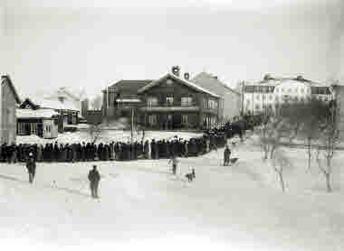 ¨Lottsedelskö¨ på Föreningsgatan, Kiruna år 1930.