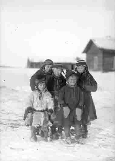 Fem samebarn i Jukkasjärvi.